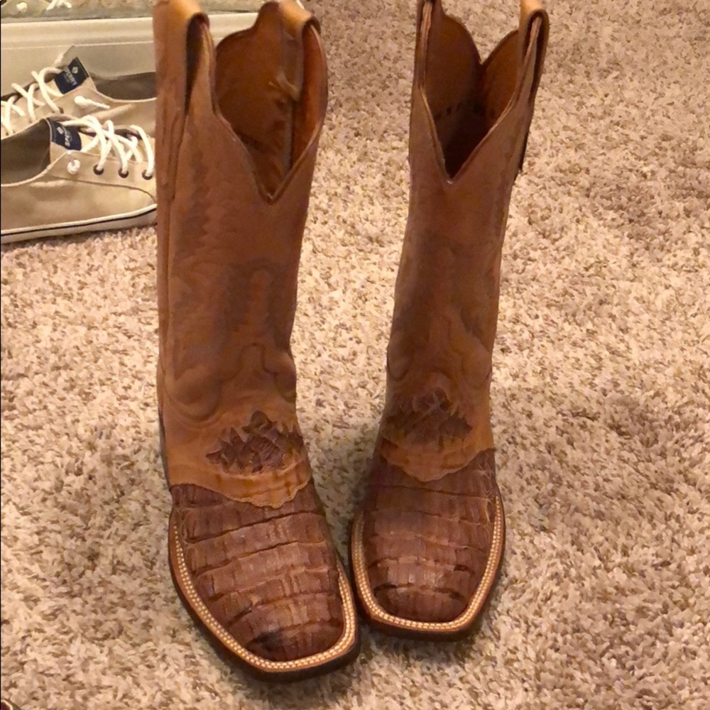 Tan hornback boots